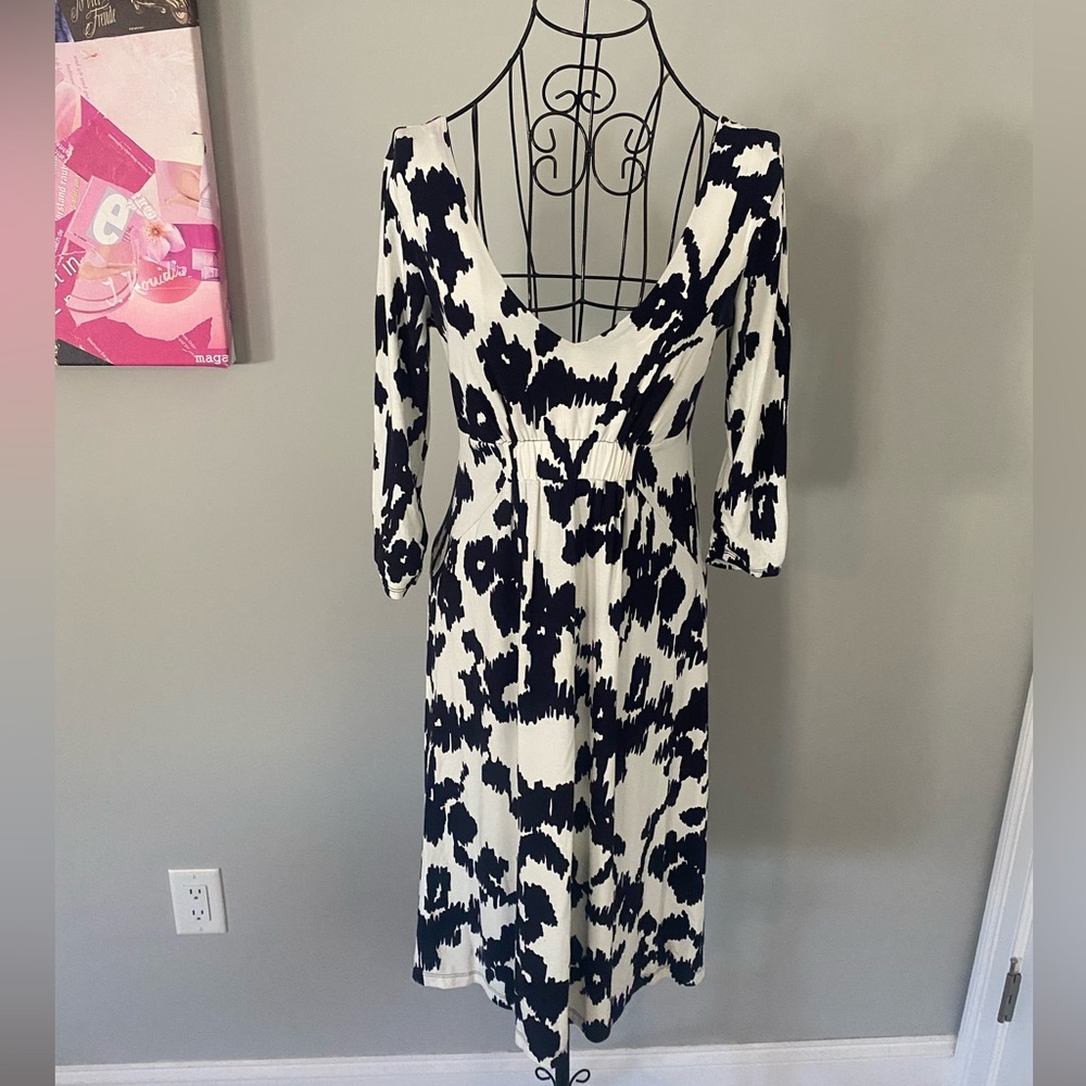 Cabi Deep V-Neck Dress in Size Small💕